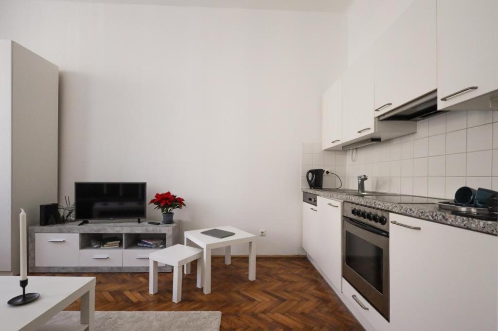 Apartment 10-Next Metro U3 Viena Exterior foto